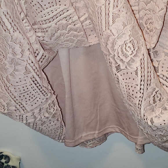 Lace dress - Picture 4 of 7